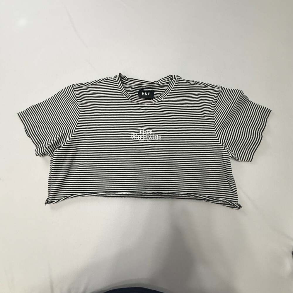 HUF Worldwide Striped Cropped T-Shirt Size L